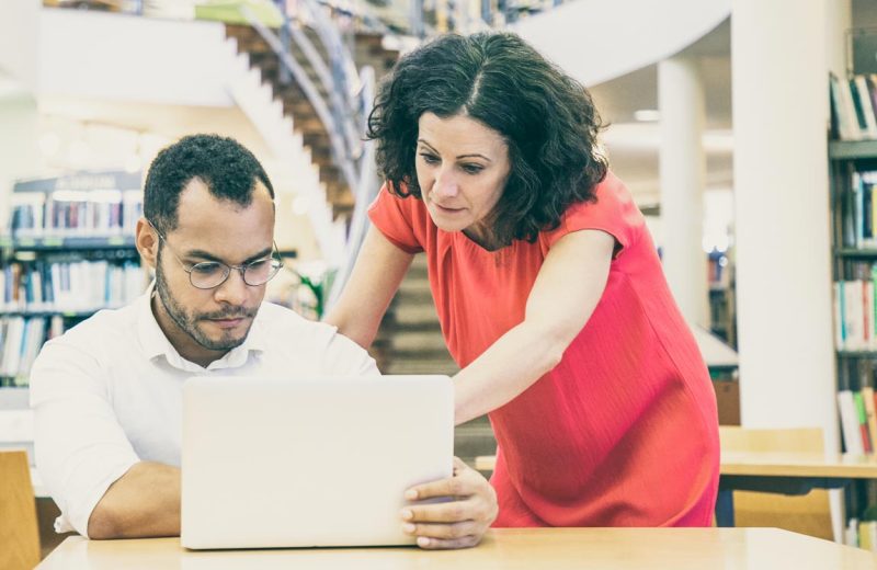 Coworker is helping colleague finding the right information